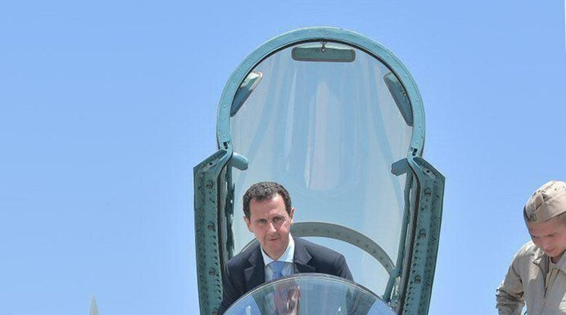 Η φωτογραφία της ημέρας: Ο Μ.Άσαντ «τεστάρει» το σούπερ μαχητικό Su-35 και στέλνει μήνυμα ισχύος (βίντεο)